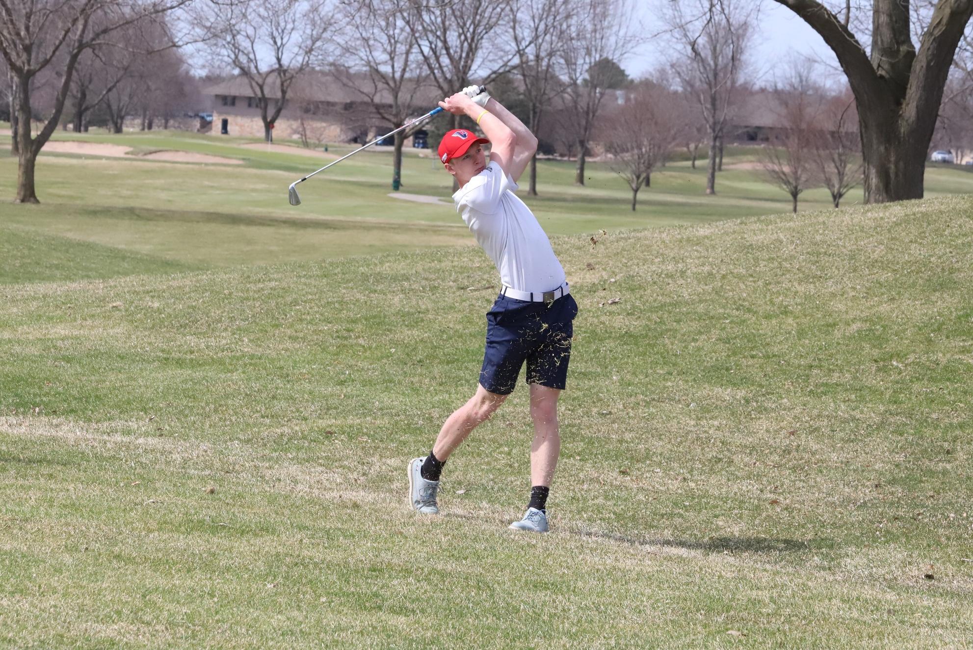 V-Hawks Tie for Sixth at the UW-Eau Claire Invite