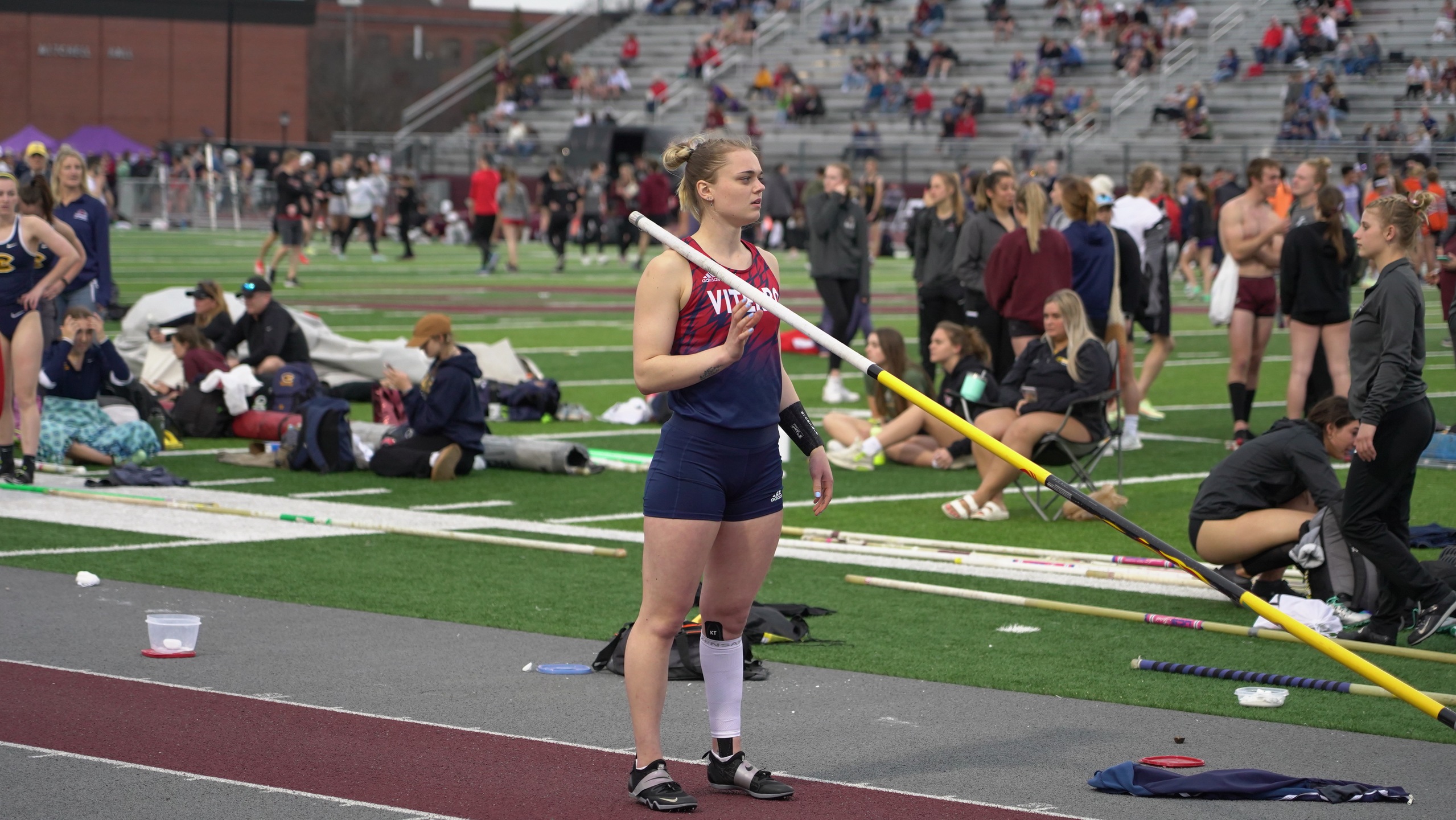 Nuutinen sets new PR, qualifies for Nationals in pole vault at the Meet of the UnSaintly