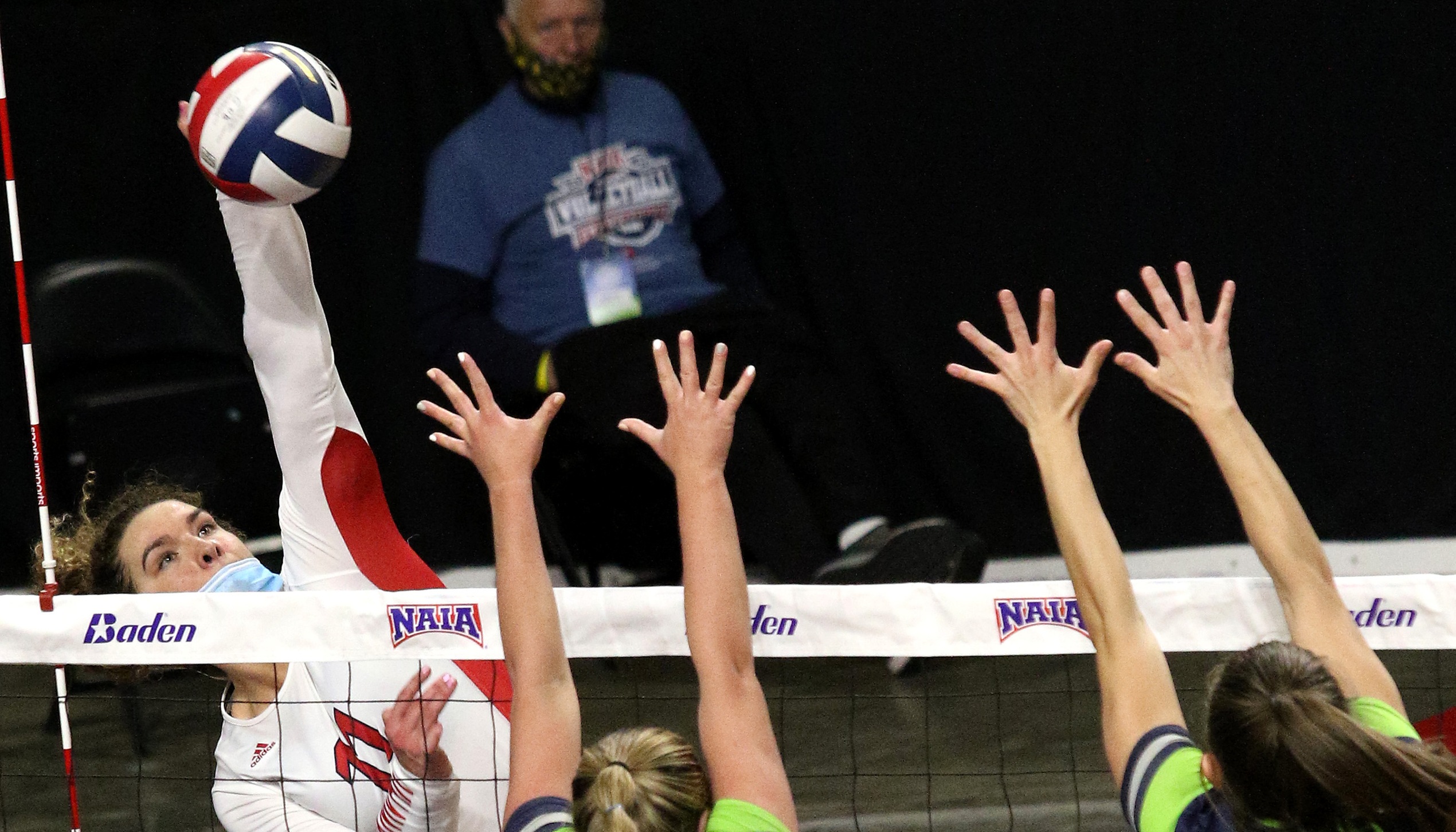 Women's Volleyball starts NAIA National Tournament with exciting five-set win