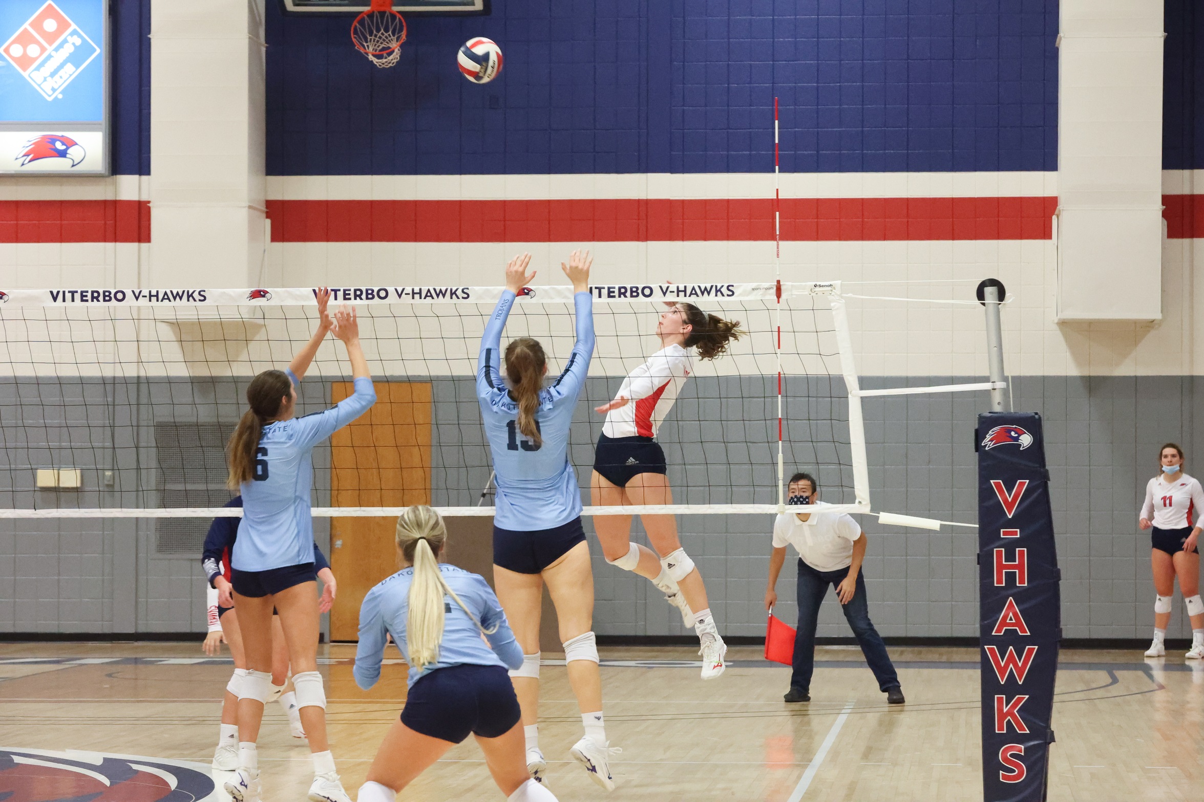 Women's Volleyball finishes season perfect in conference play