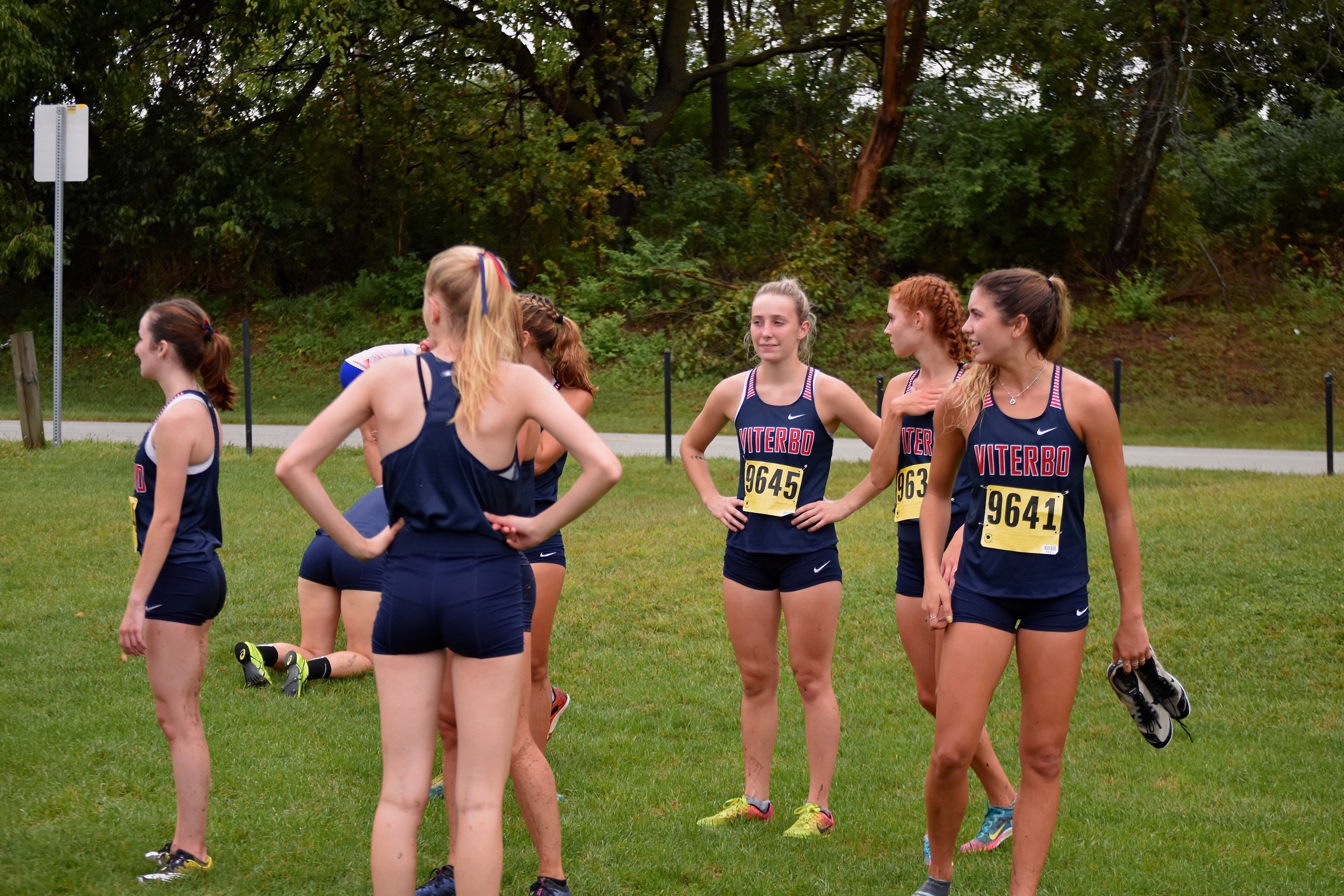 Women's Cross Country places sixth at Carleton