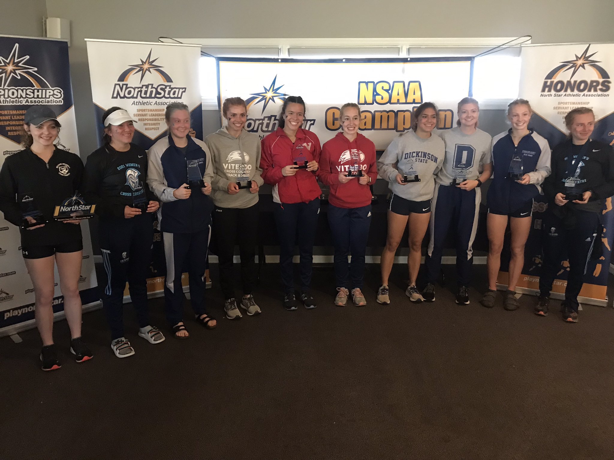 Women's Cross Country finishes second in conference, two V-Hawks qualify for nationals